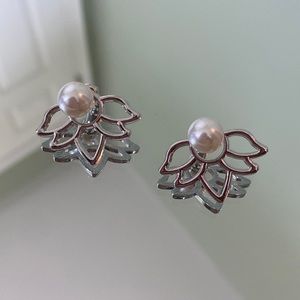 Pearl stud with a silver flower design jacket cuff